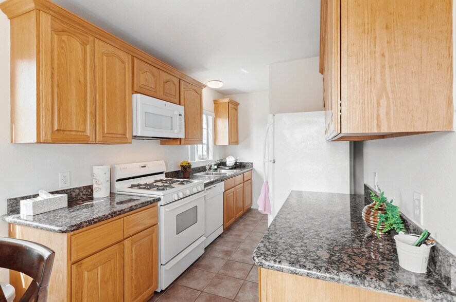 More Photos Of 1102 W 29th St, Los Angeles Apartments For Sale