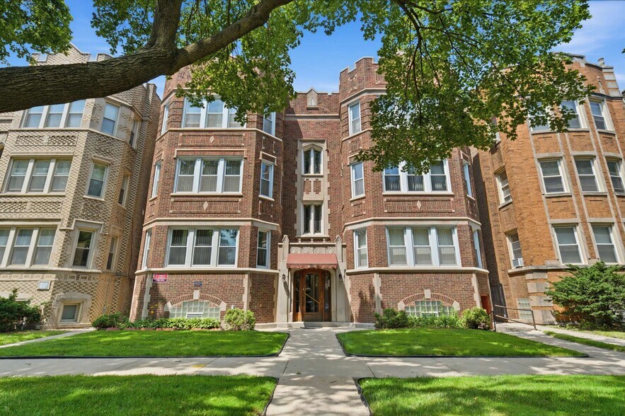 Primary Photo Of 8138 S Calumet Ave, Chicago Apartments For Sale