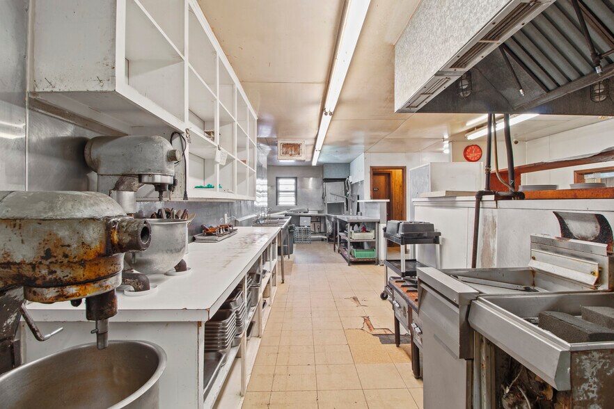 More Photos Of 911 N Broadway Ave, Ada Restaurant For Sale