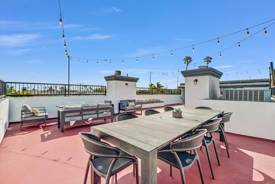 More Photos Of 179 Pomona Ave, Long Beach Hospitality For Sale