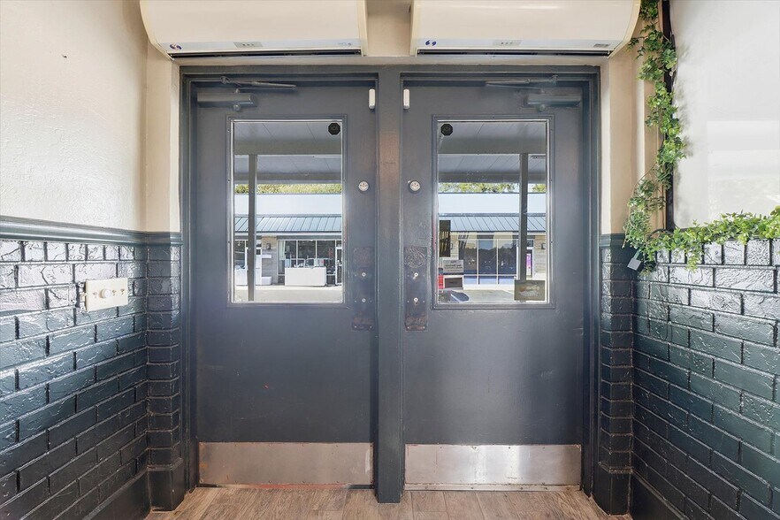 More Photos Of 859 S US Highway 41, Inverness Restaurant For Sale