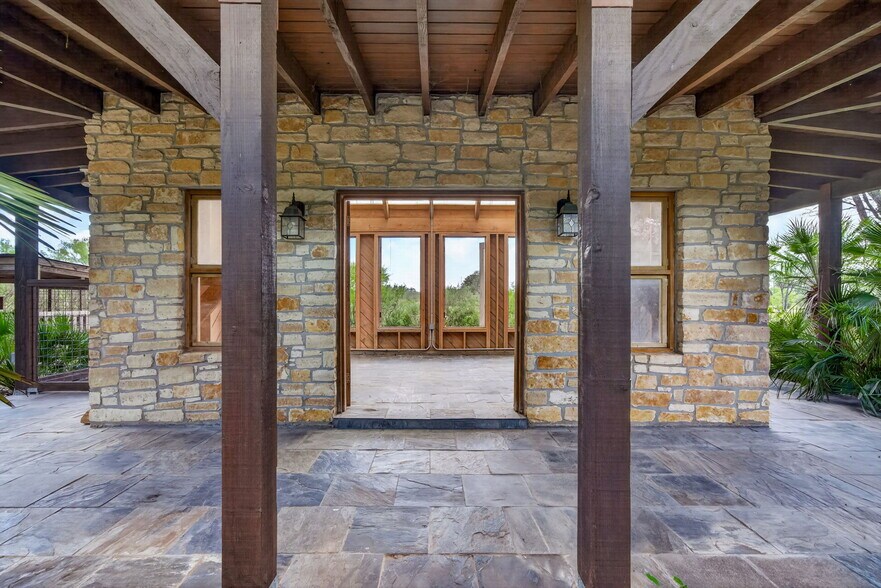 More Photos Of 2234 Highway 90 w, Castroville Flex For Sale