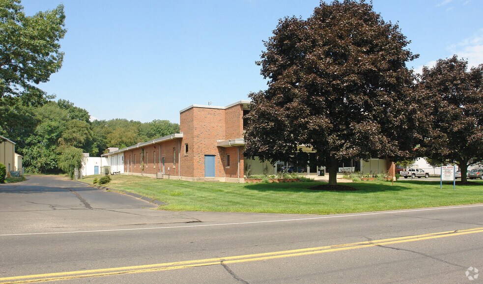 More Photos Of 329 Cooke St, Plainville Manufacturing For Sale