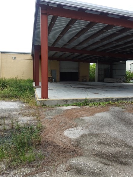 More Photos Of 5017 N Coolidge Dr, Tampa Warehouse For Lease