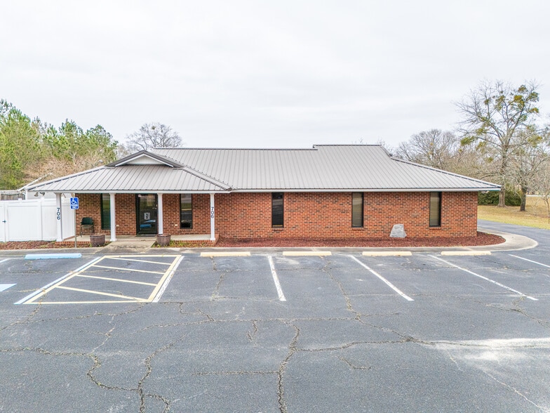 More Photos Of 706 W Barnard St, Glennville Medical For Sale