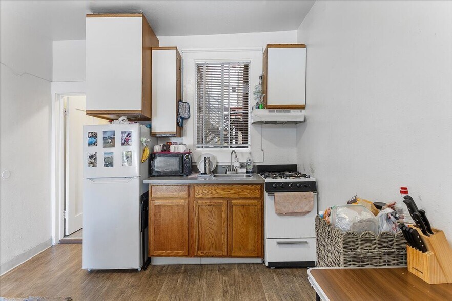 More Photos Of 498 25th St, Oakland Apartments For Sale