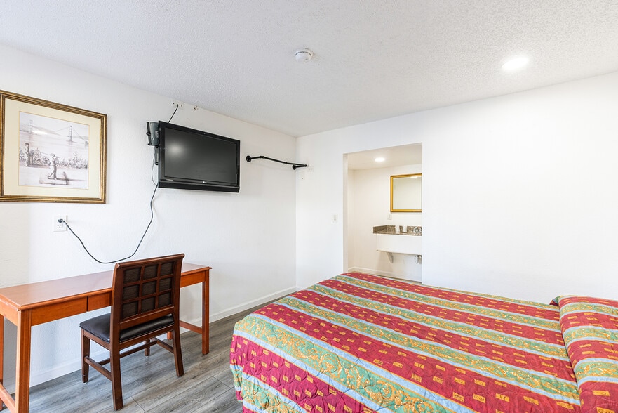 More Photos Of 4 Mariposa St, Vallejo Hotel For Sale