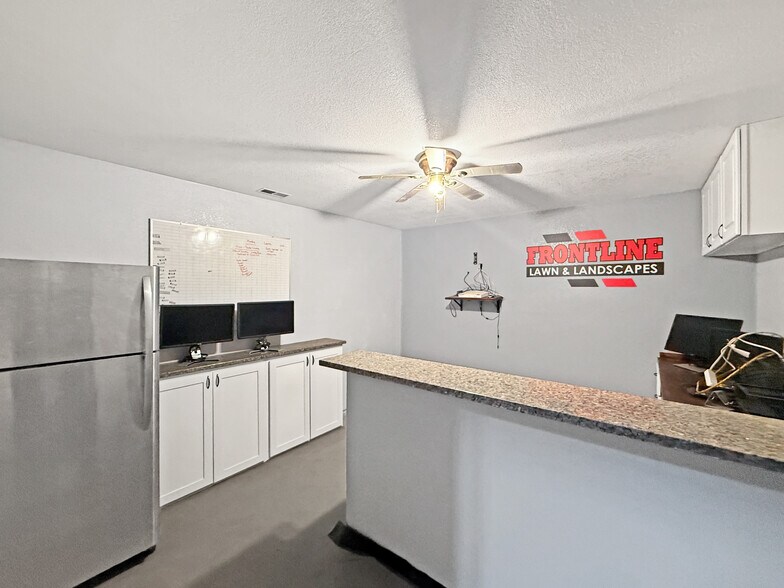 More Photos Of 10980 NE Hubbell Rd, Maxwell Industrial For Sale