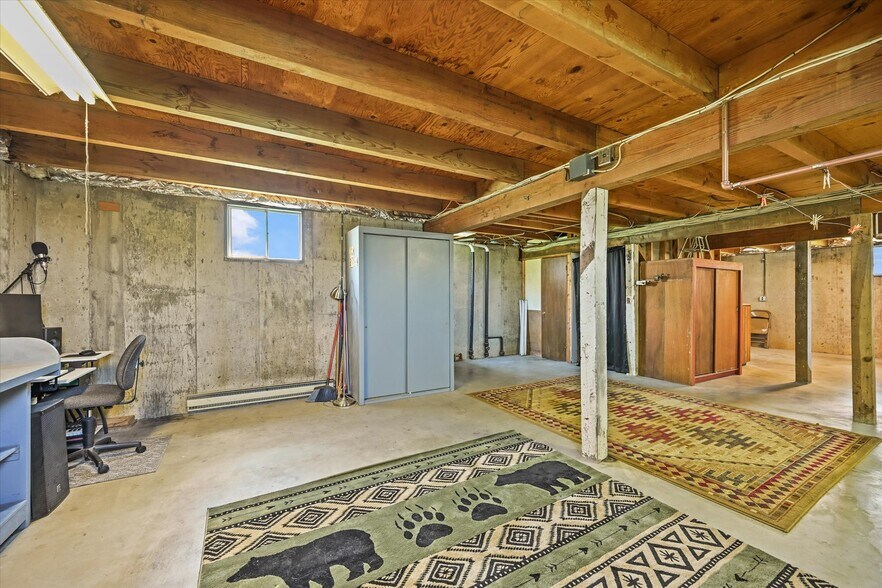 More Photos Of 1335 S Kio St, Watkins Veterinarian Kennel For Sale