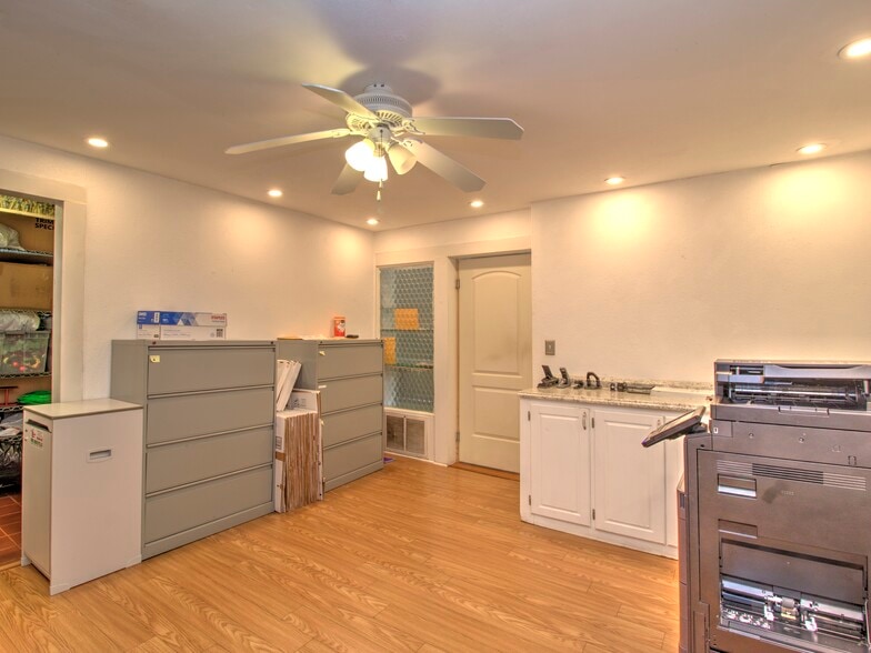 More Photos Of 944 E Silver Springs Blvd, Ocala Office For Sale