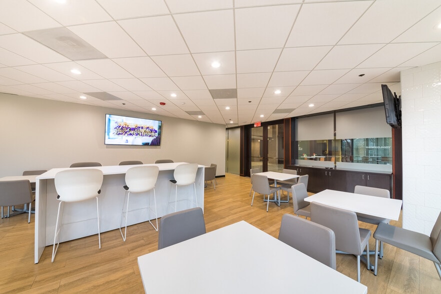 More Photos Of 200 Ashford Ctr N, Atlanta Office For Lease