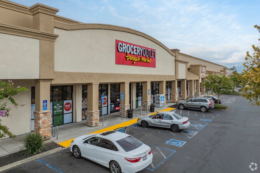 More Photos Of 1300-1360 W Main St, Turlock General Retail For Lease