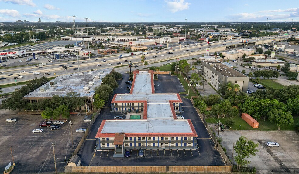 More Photos Of 11002 Northwest Fwy, Houston Hotel For Sale