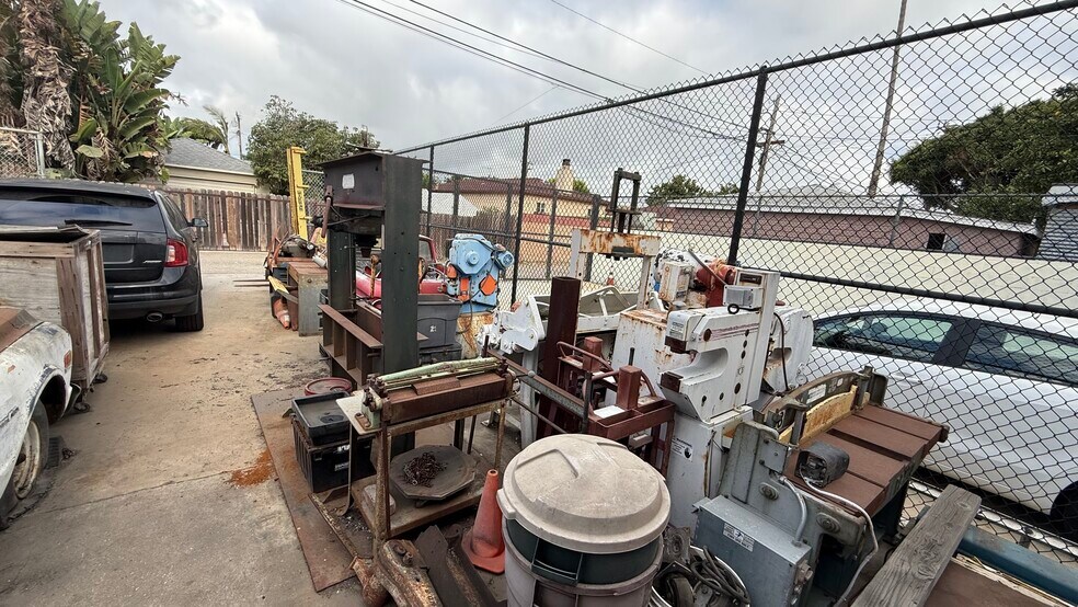 More Photos Of 12621 Prairie Ave, Hawthorne Manufacturing For Sale