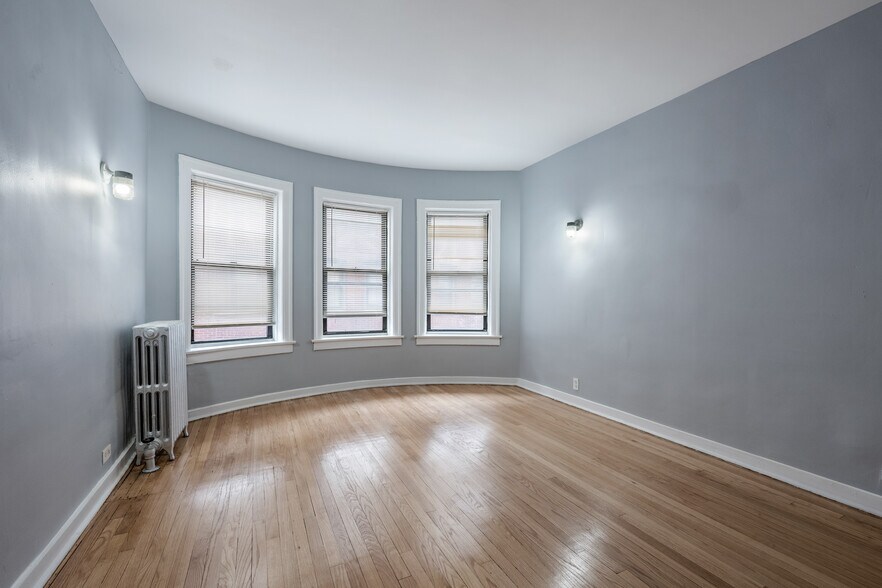 More Photos Of 4408-4414 S Drexel Blvd, Chicago Apartments For Sale