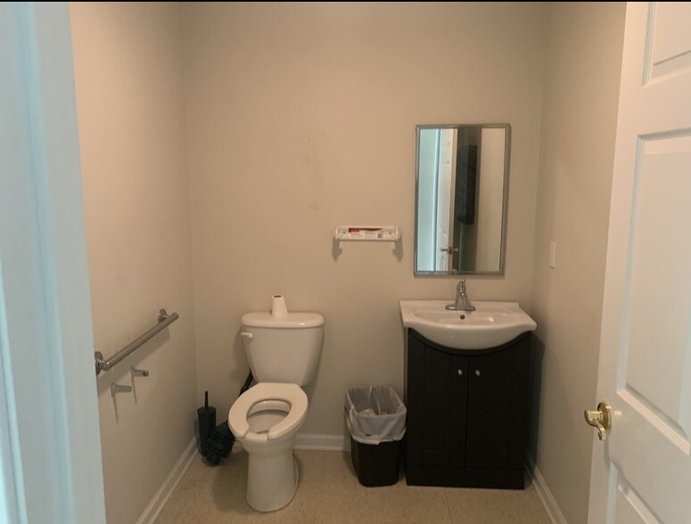 More Photos Of 108 Prides Way, Lexington Light Distribution For Sale