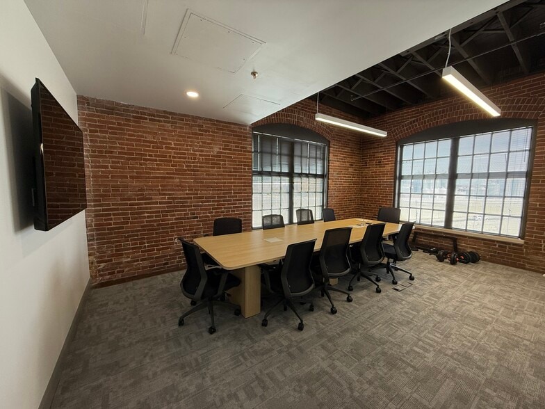 More Photos Of 420 NW 5th St, Evansville Office For Lease