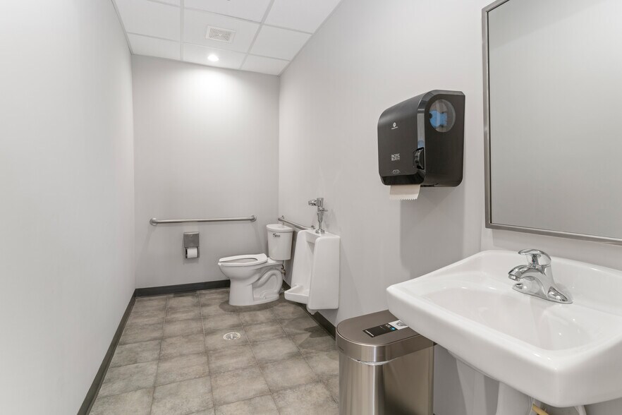 More Photos Of 4640 S University Dr, Davie Medical For Sale