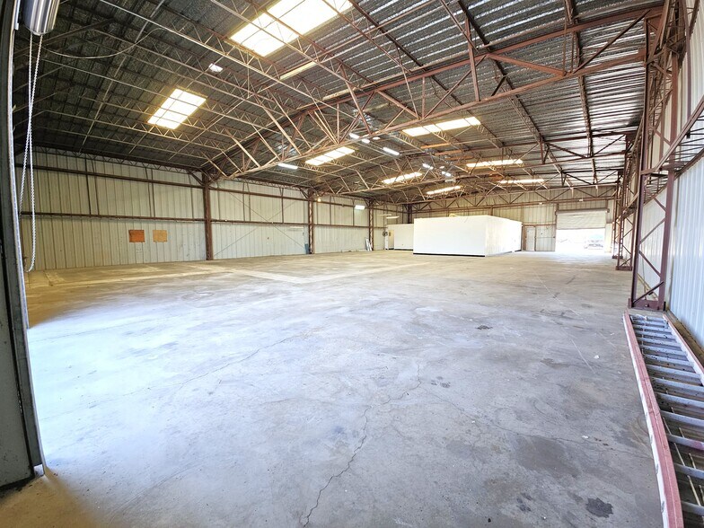 More Photos Of 3829 Rising Sun Rd, Bullhead City Distribution For Lease