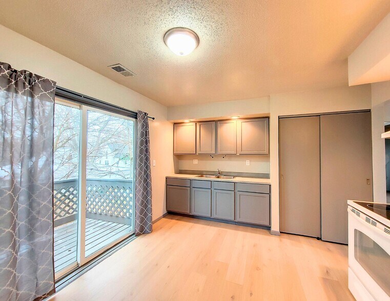 More Photos Of 301-306 Larson Ct, Hillsdale Apartments For Sale