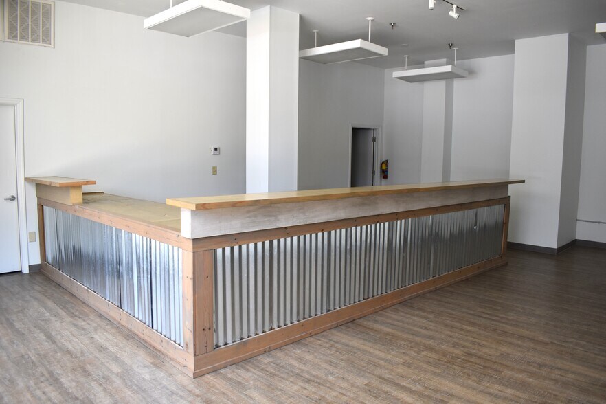 More Photos Of 15 W 11th St, Columbus Storefront Retail Residential For Lease
