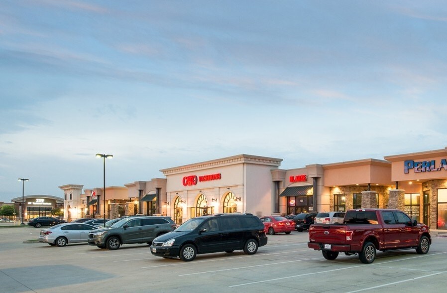 More Photos Of 921 W Belt Line Rd, DeSoto Freestanding For Lease