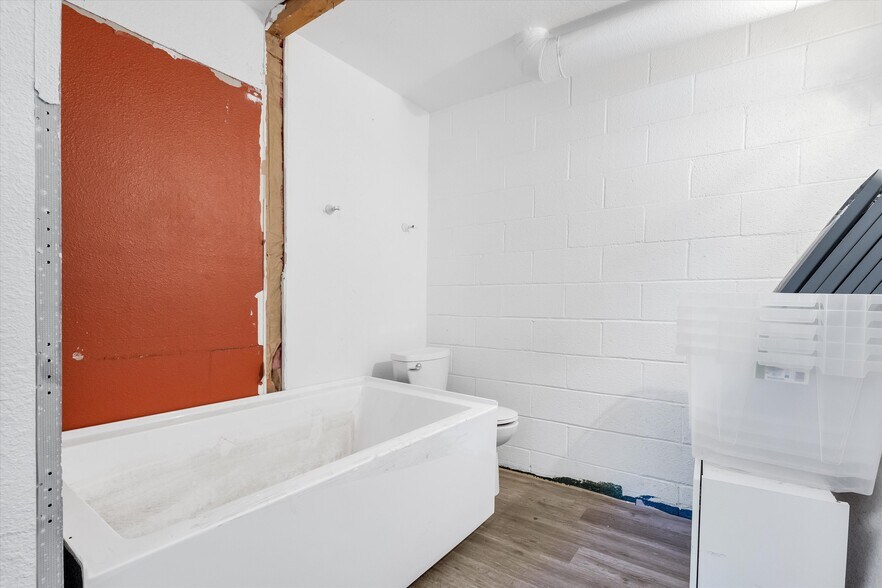 More Photos Of 674 Wells Rd, Boulder City Warehouse For Sale