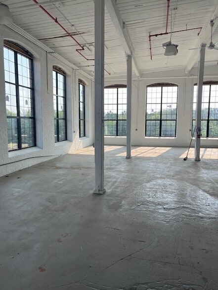 More Photos Of 426 Metacom Ave, Warren Manufacturing For Lease