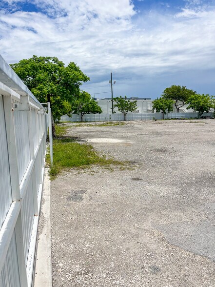 More Photos Of 1401 NW 108th Ave, Sweetwater Land For Lease