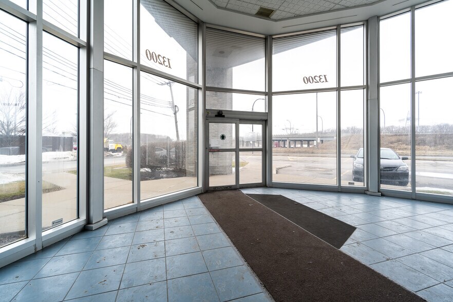 More Photos Of 13200 Boul Métropolitain E, Montréal Office For Sale
