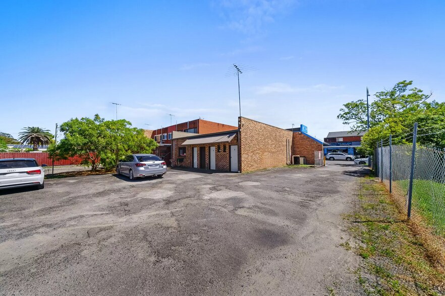 More Photos Of 514 George St, South Windsor Storefront For Lease