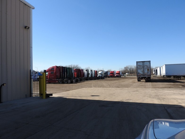 More Photos Of 310 W 162nd St, South Holland Manufacturing For Lease