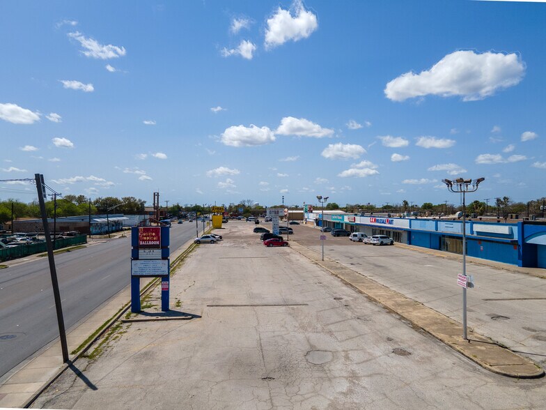 More Photos Of 3211 Ayers St, Corpus Christi Storefront For Sale