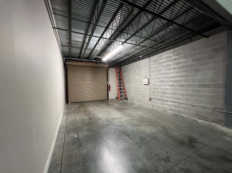 More Photos Of 5292 Oakdale Rd SE, Smyrna Showroom For Lease