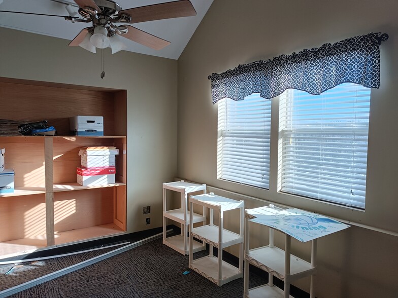 More Photos Of 4921 E State St, Rockford Office For Sale