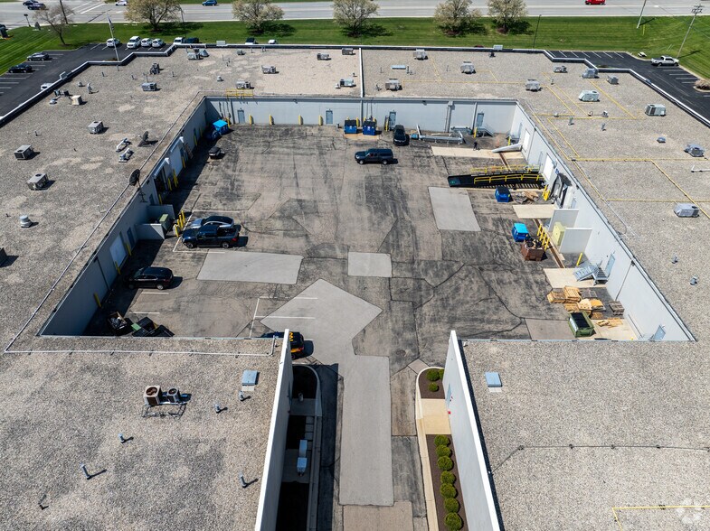 More Photos Of 4900 Parkway Dr, Mason Flex For Lease