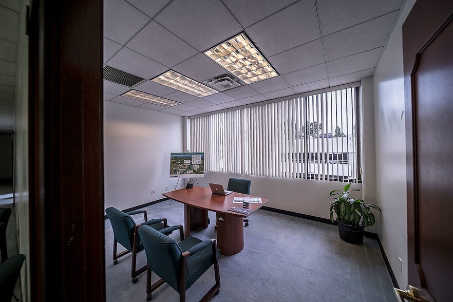More Photos Of 15111 Whittier Blvd, Whittier Medical For Lease