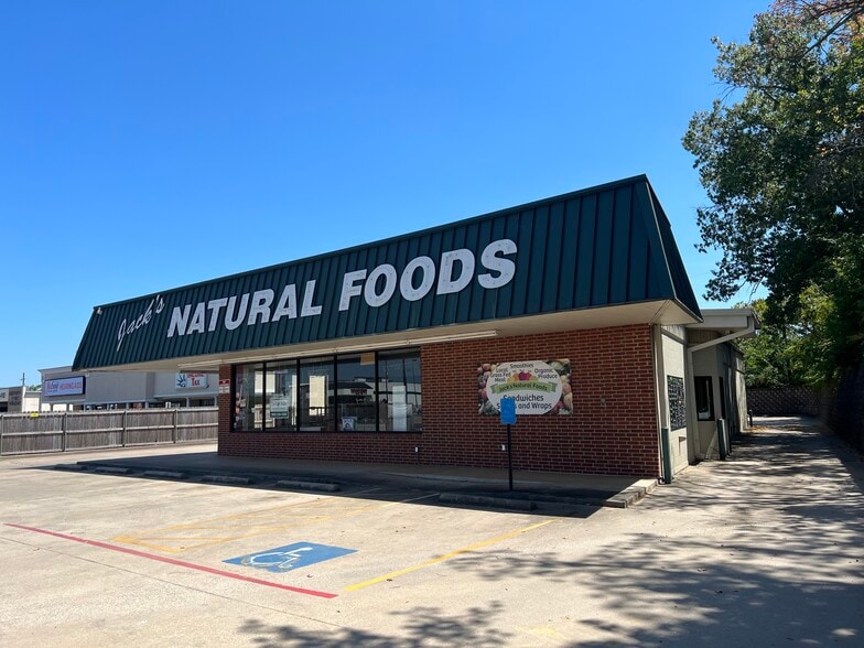 More Photos Of 400 E Loop 281, Longview Freestanding For Lease