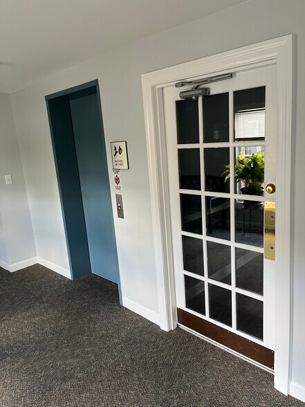 More Photos Of 131 Indian Lake Rd, Hendersonville Loft Creative Space For Lease