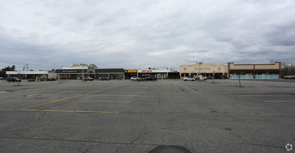 More Photos Of 211-235 Old Country Rd, Carle Place Unknown For Lease