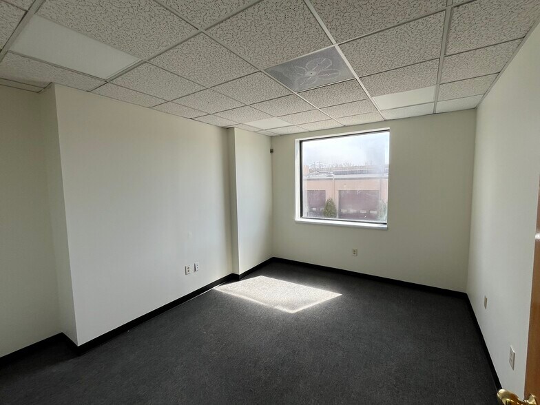 More Photos Of 108 Clematis Ave, Waltham Unknown For Lease