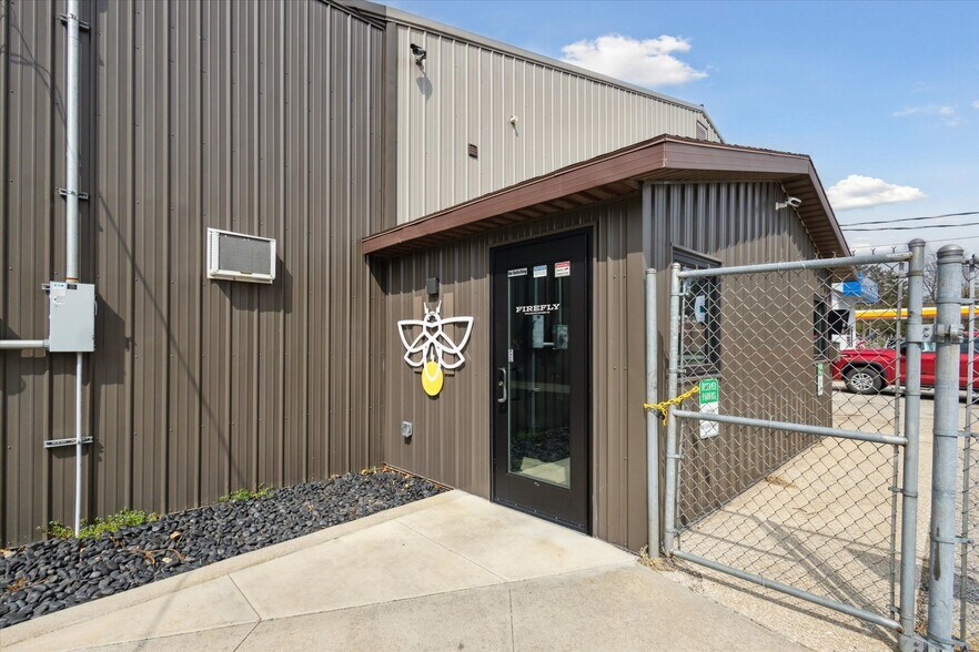 More Photos Of 919 Michigan St, Niles Warehouse For Sale