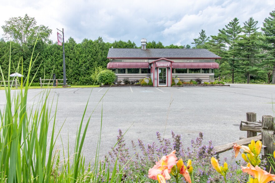 More Photos Of 585 US Route 5, Coventry Specialty For Sale