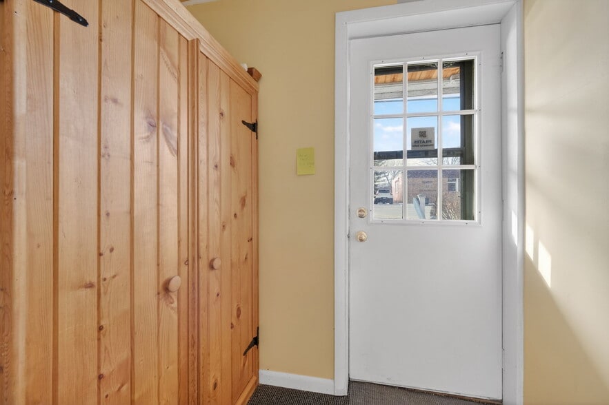 More Photos Of 0S165 Church St, Winfield Office For Sale