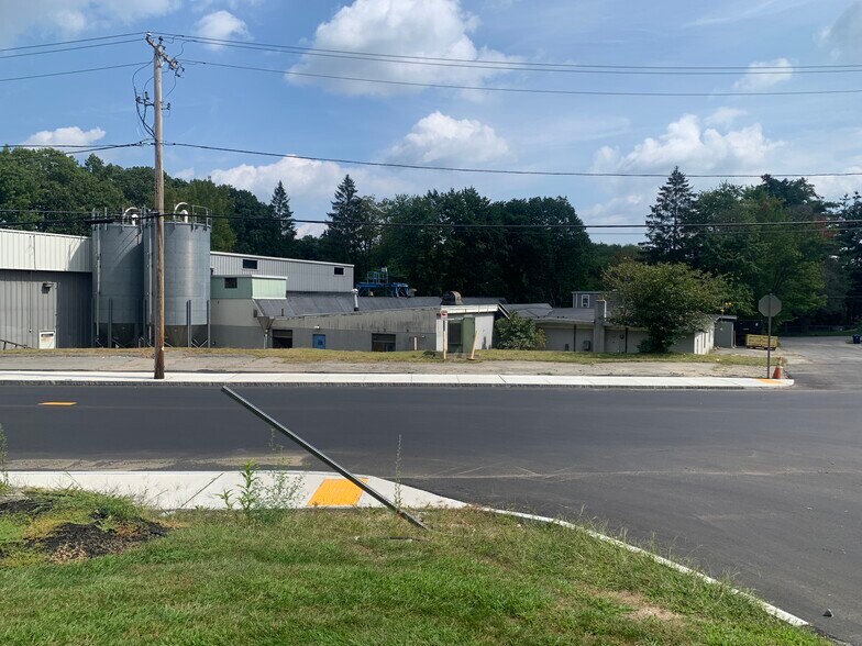 More Photos Of 62 Lakeview St, Leominster Warehouse For Sale