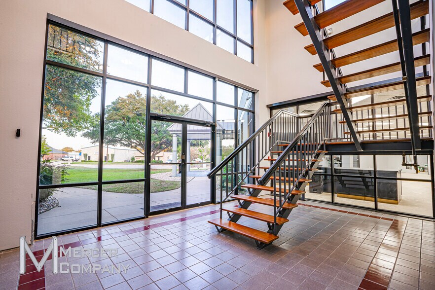 More Photos Of 2320 Michigan Ct, Arlington Light Distribution For Lease