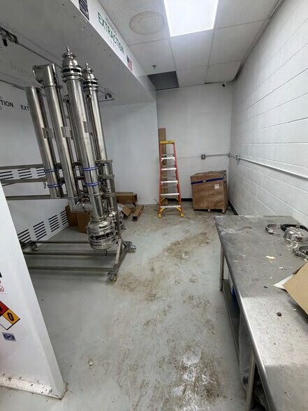 More Photos Of 850 Ladd Rd, Walled Lake Warehouse For Sale