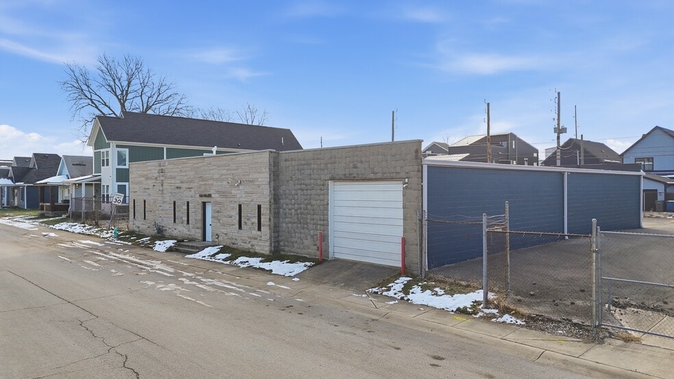 More Photos Of 1351 Deloss St, Indianapolis Manufacturing For Sale