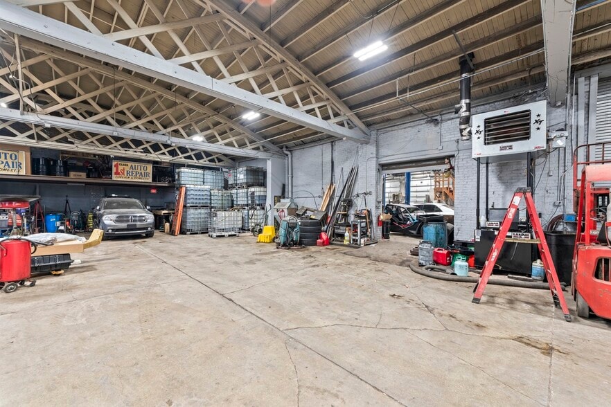 More Photos Of 5944 W 65th St, Chicago Service For Sale