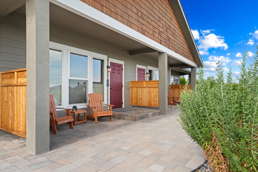 More Photos Of 701 Fountain Blvd, Zillah Hotel For Sale